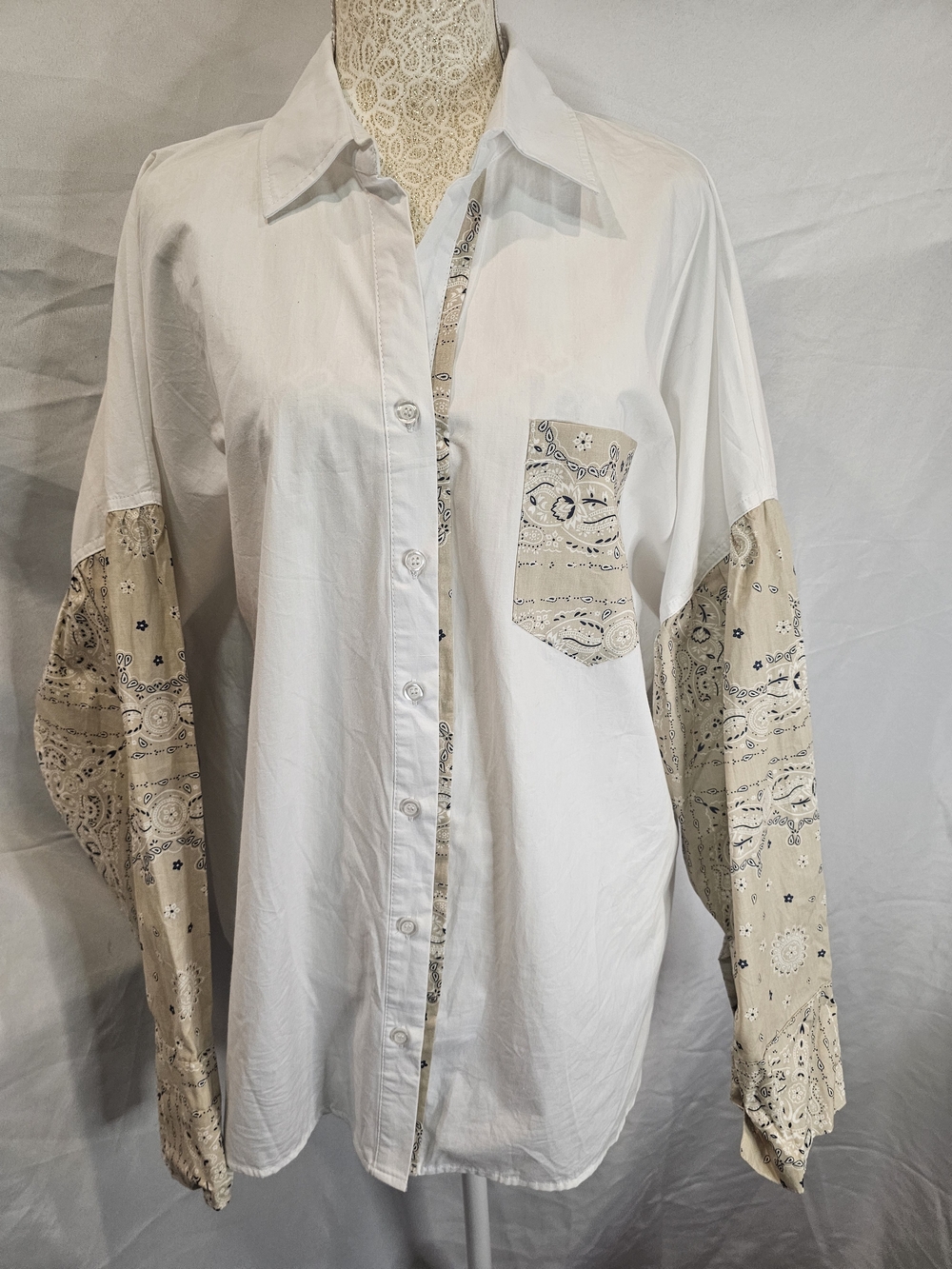 Women's White Button Front Shirt wBandana Pattern Accents.  Oversized 30" Bust.